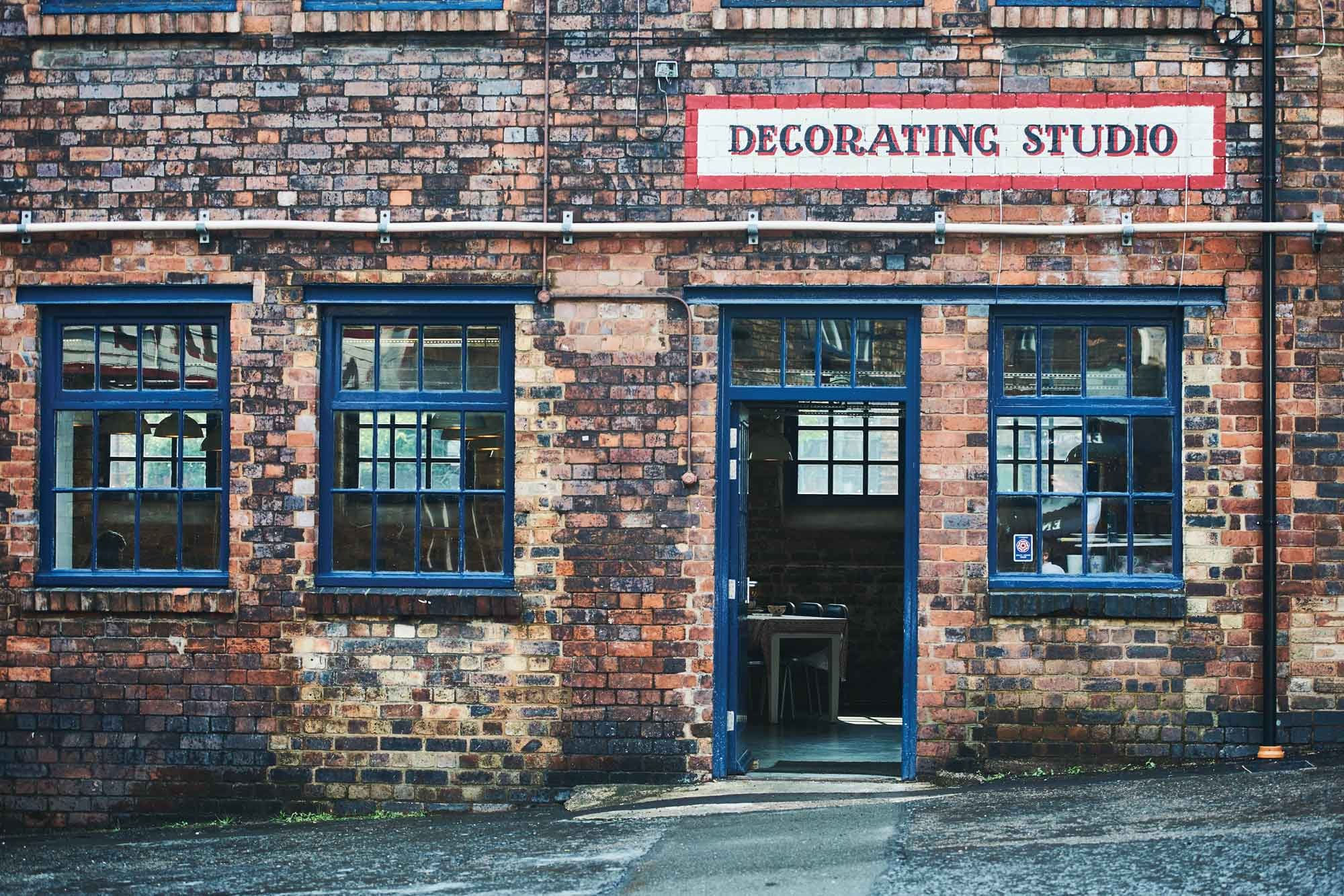 Emma-Bridgewater-Decorating